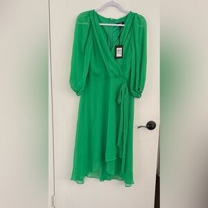 New woman Vibrant Green Long Sleeve Dress Size 8